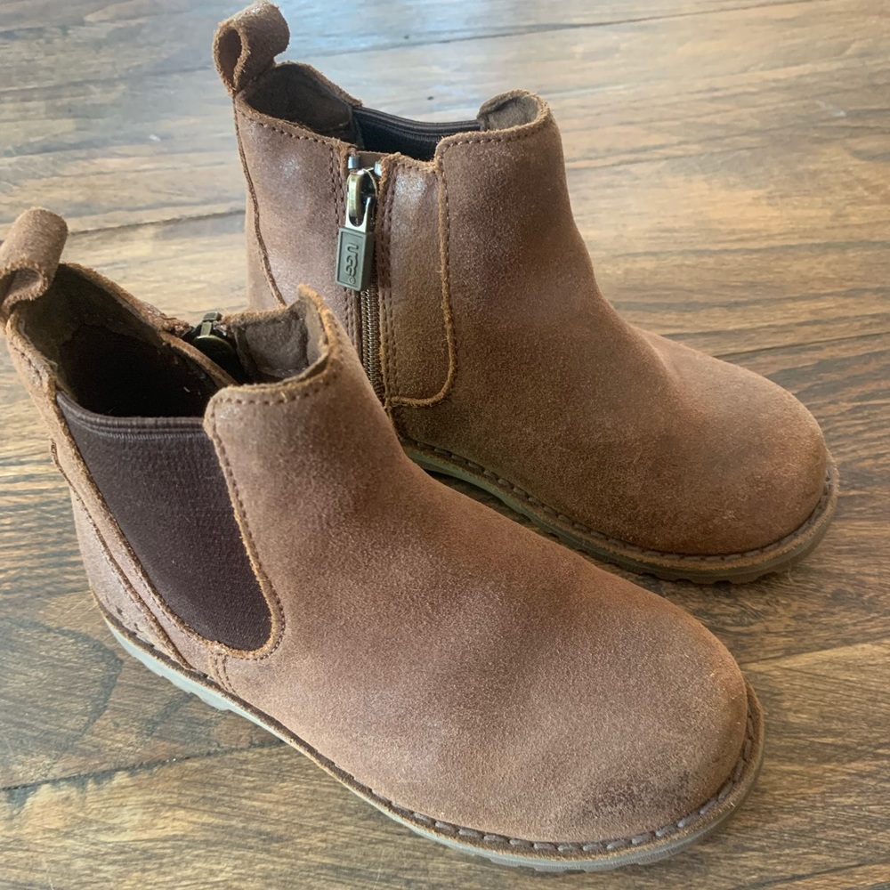 Like New Kid Ugg Boots size 11 girls or boys